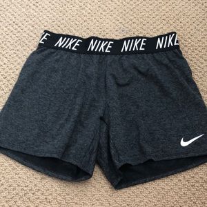 NIKE girls athletic short